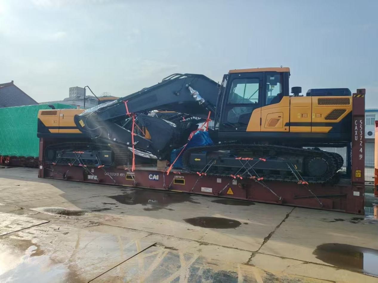 Entrega eficiente de maquinaria Hyundai y XCMG al puerto del Callao, Perú